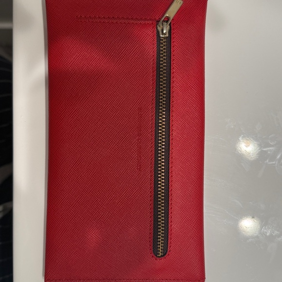 Clutch - Picture 2 of 3